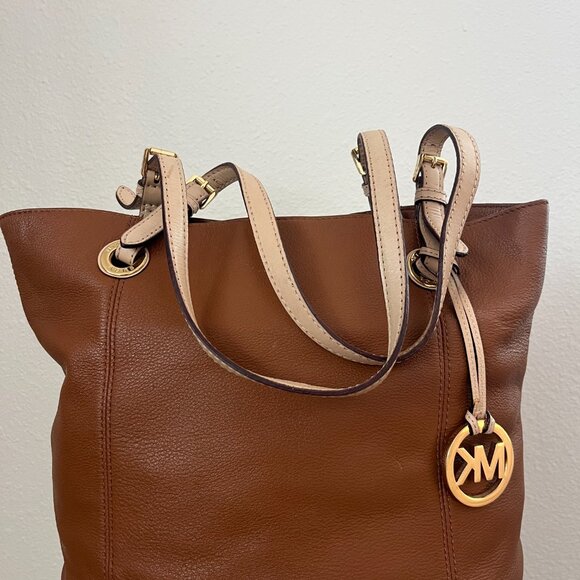 Michael Kors Jet Set Large Camel Brown Leather Tote/ Handbag with Logo Hangtag - Picture 6 of 11